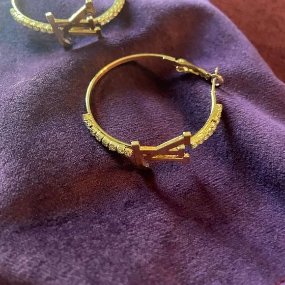 NEW Hoop Earrings - Picture 3 of 4